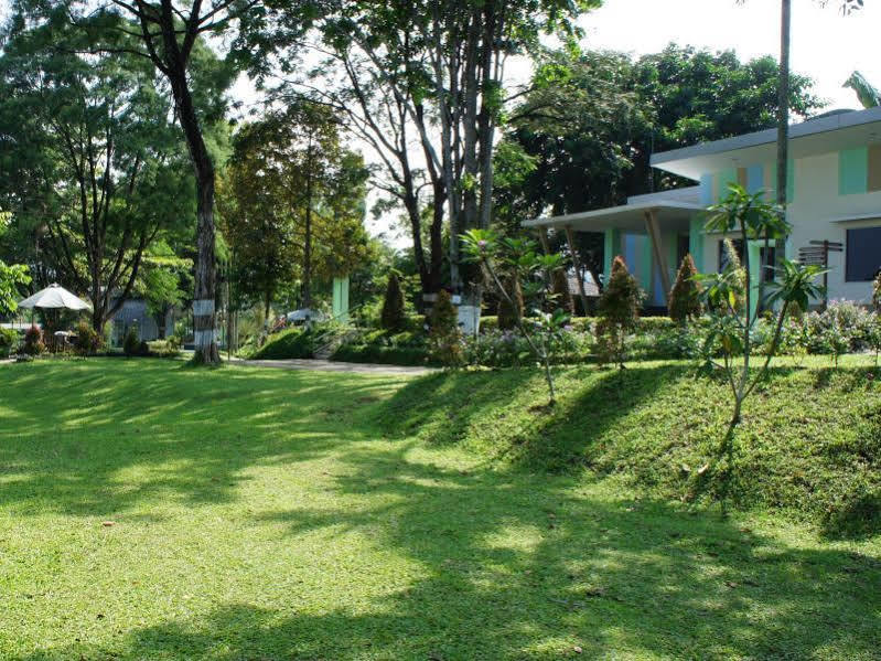 Hotel D'Agape Meeting & Conference Puncak Zewnętrze zdjęcie